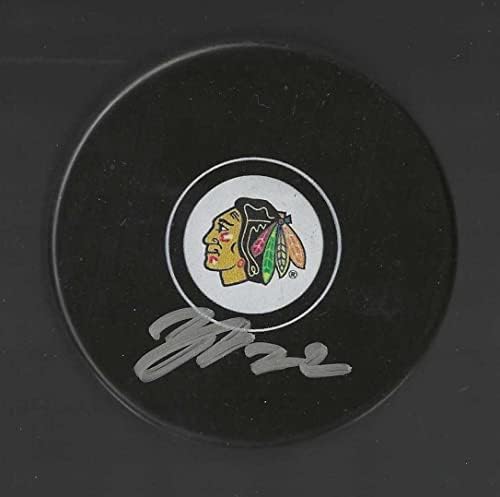 Nikita Zaitsev Chicago Blackhawks Diskini İmzaladı - İmzalı NHL Diskleri