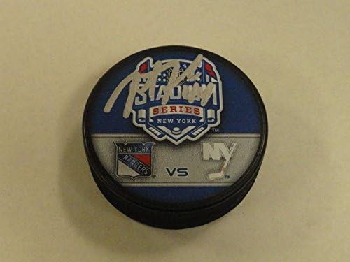 Justin Falk, 2014 Stadyum Serisi Rangers Vs. Islanders Düello Diskini İmzaladı-İmzalı NHL Diskleri