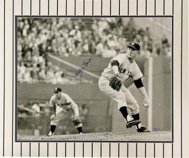 Whitey Ford imzalı New York Yankees Vintage B&W 16x20 Fotoğraf Keçeleşmiş - Steiner Hologramı (20x24) - İmzalı MLB